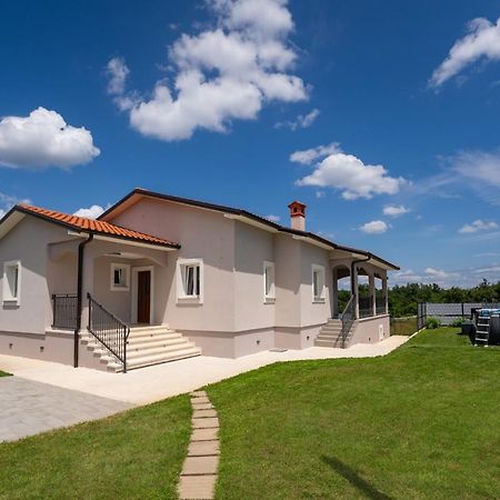 Holiday House Leana Pazin Exterior foto