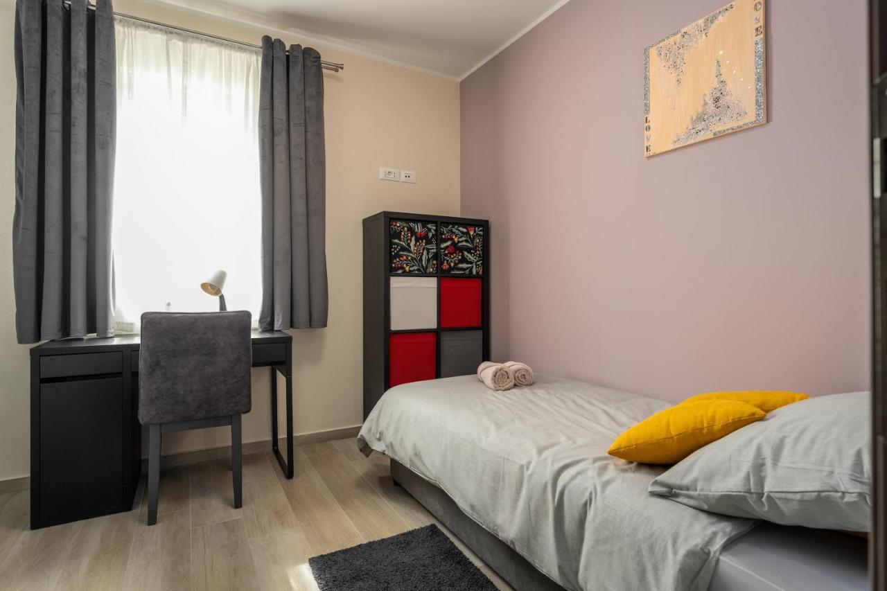 Holiday House Leana Pazin Exterior foto