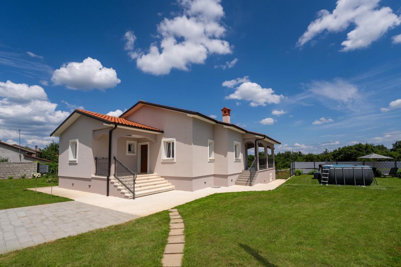 Holiday House Leana Pazin Exterior foto
