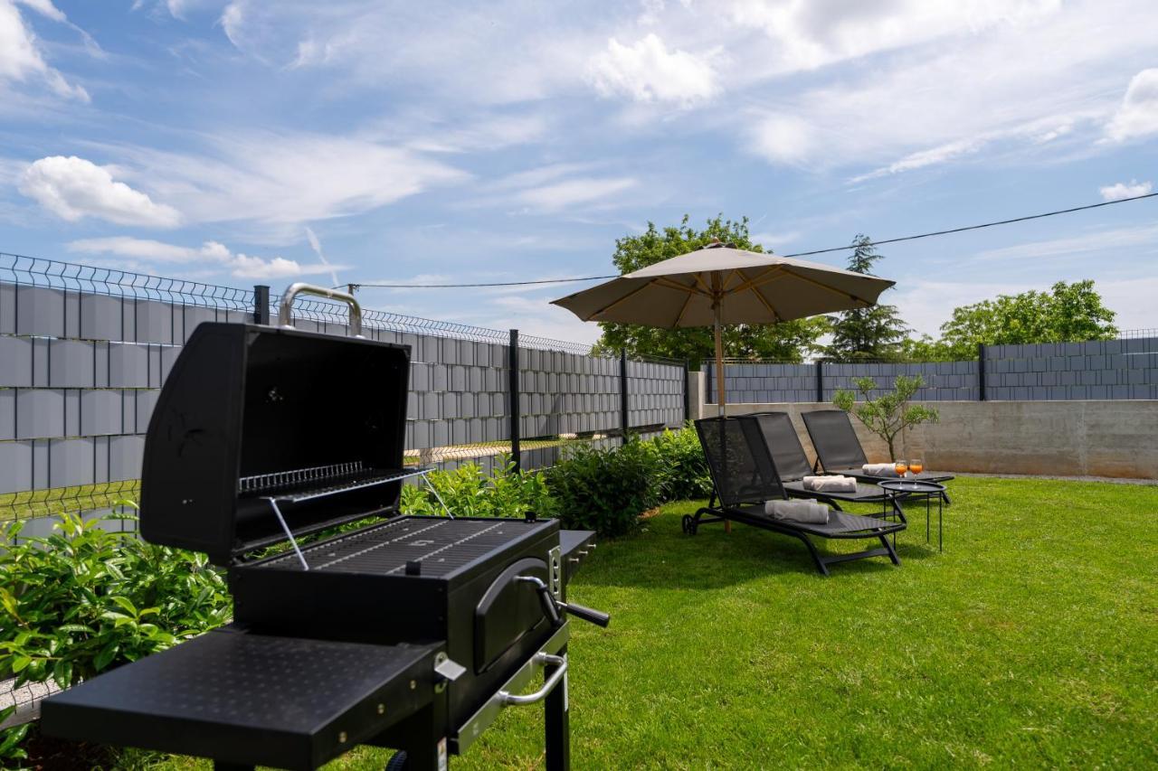 Holiday House Leana Pazin Exterior foto